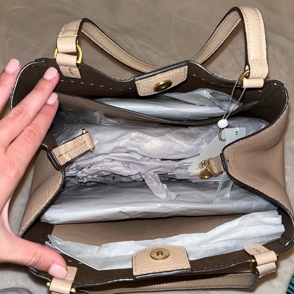 NEW Tory Burch McGraw Carry All - Picture 4 of 6